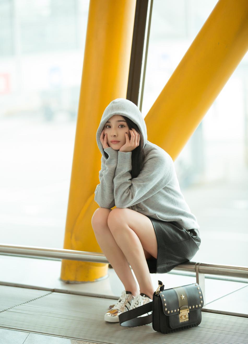 杨幂不惜撞衫也要穿男装, 只因这件衣服有深深的含义!