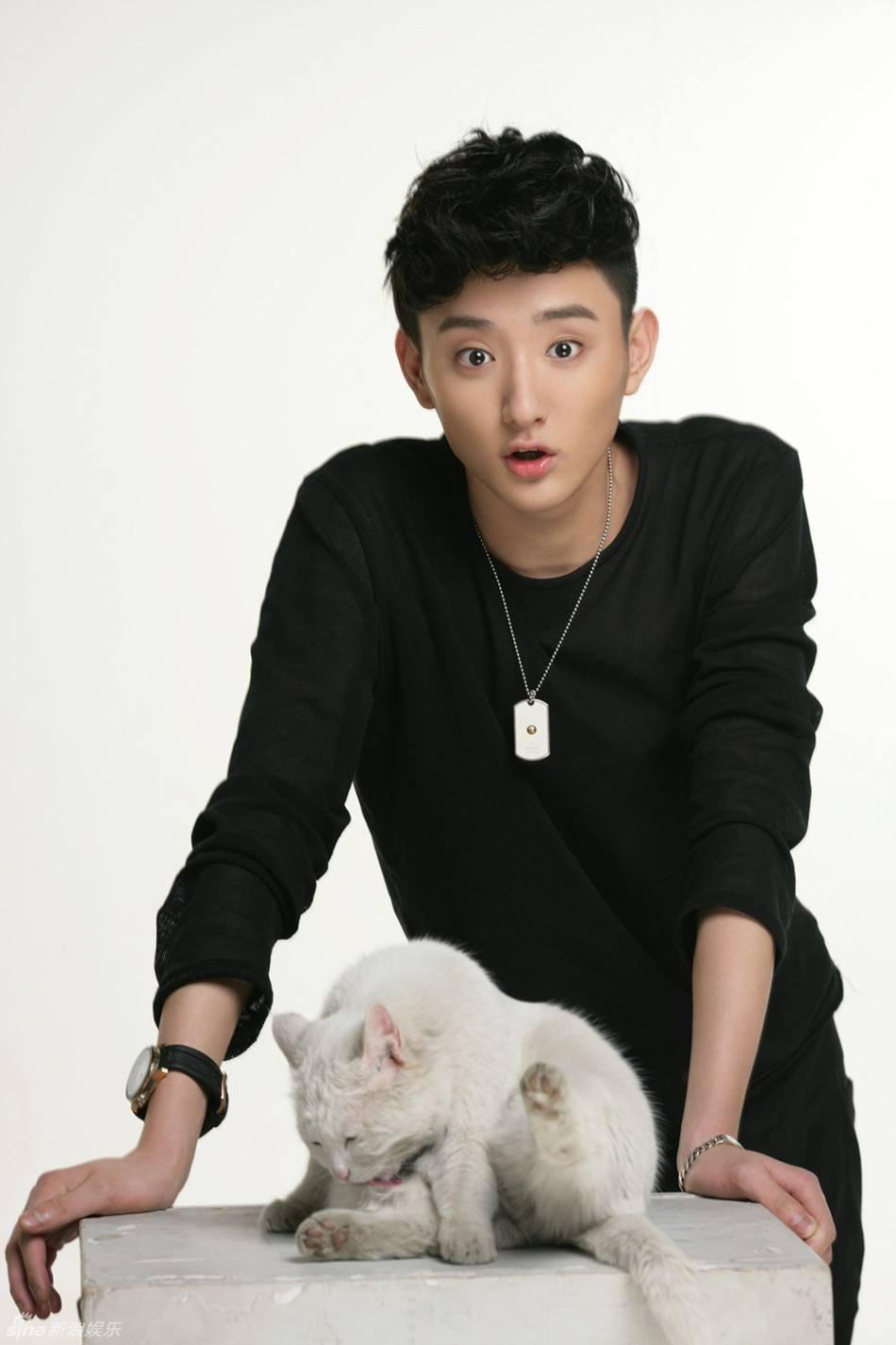 她在潘粤明低谷时期不离不弃,如今因李小璐被推上风口浪尖