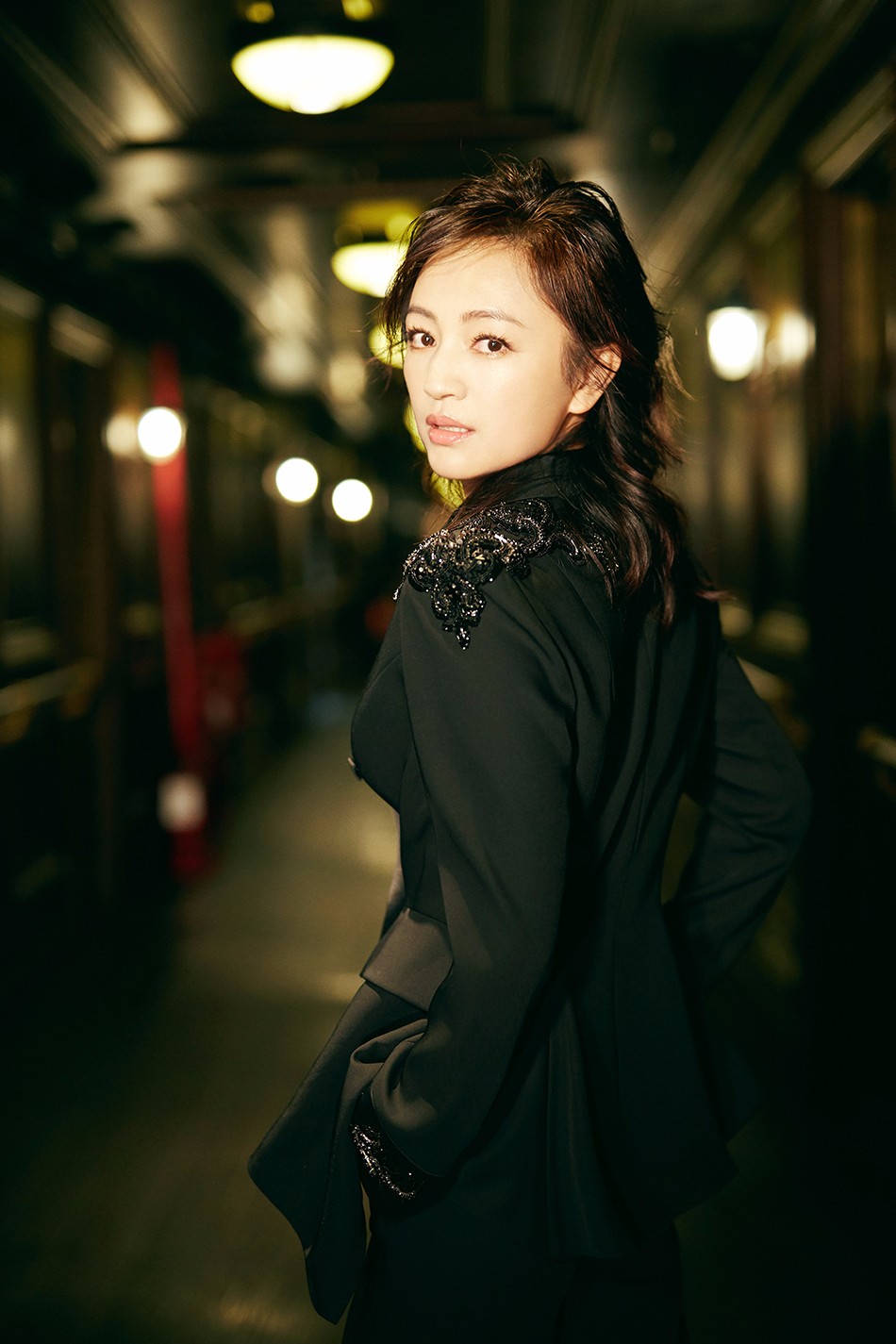 罗海琼优雅亮相盛典 荣获年度实力女演员