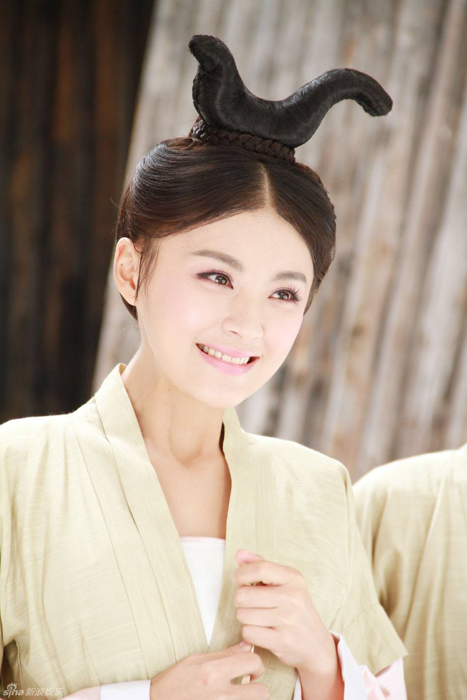 漂亮的女人会祸害国家褒姒亭亭玉立笑了冯小怜玉体横陈也笑了