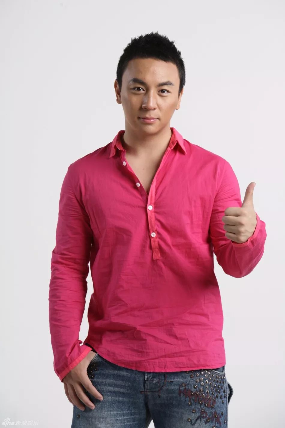 当年的美少年童星阿尔法,如今也成发际线堪忧的大叔了?