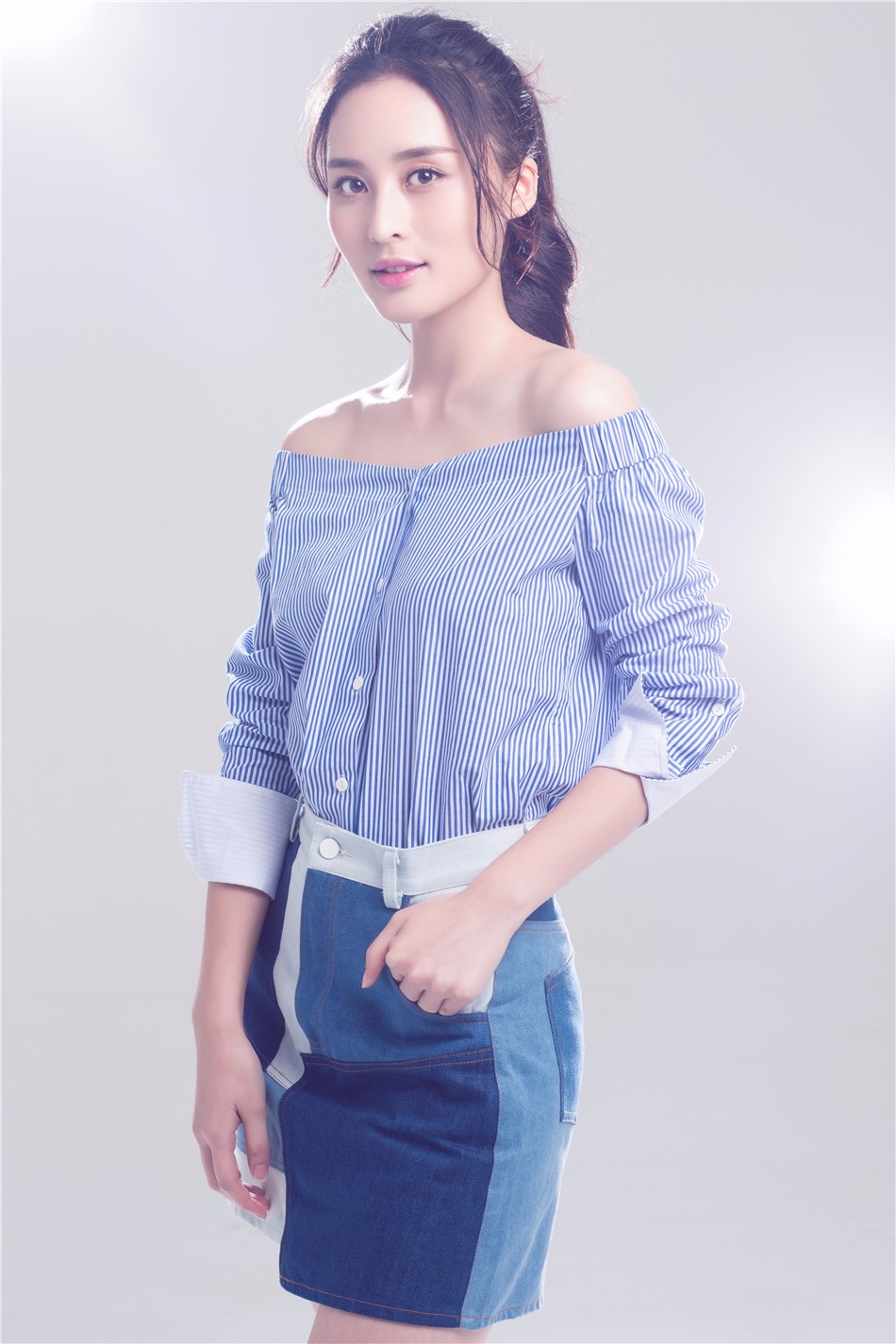 汤晶晶曝清爽率性写真盈盈浅笑暖化人心