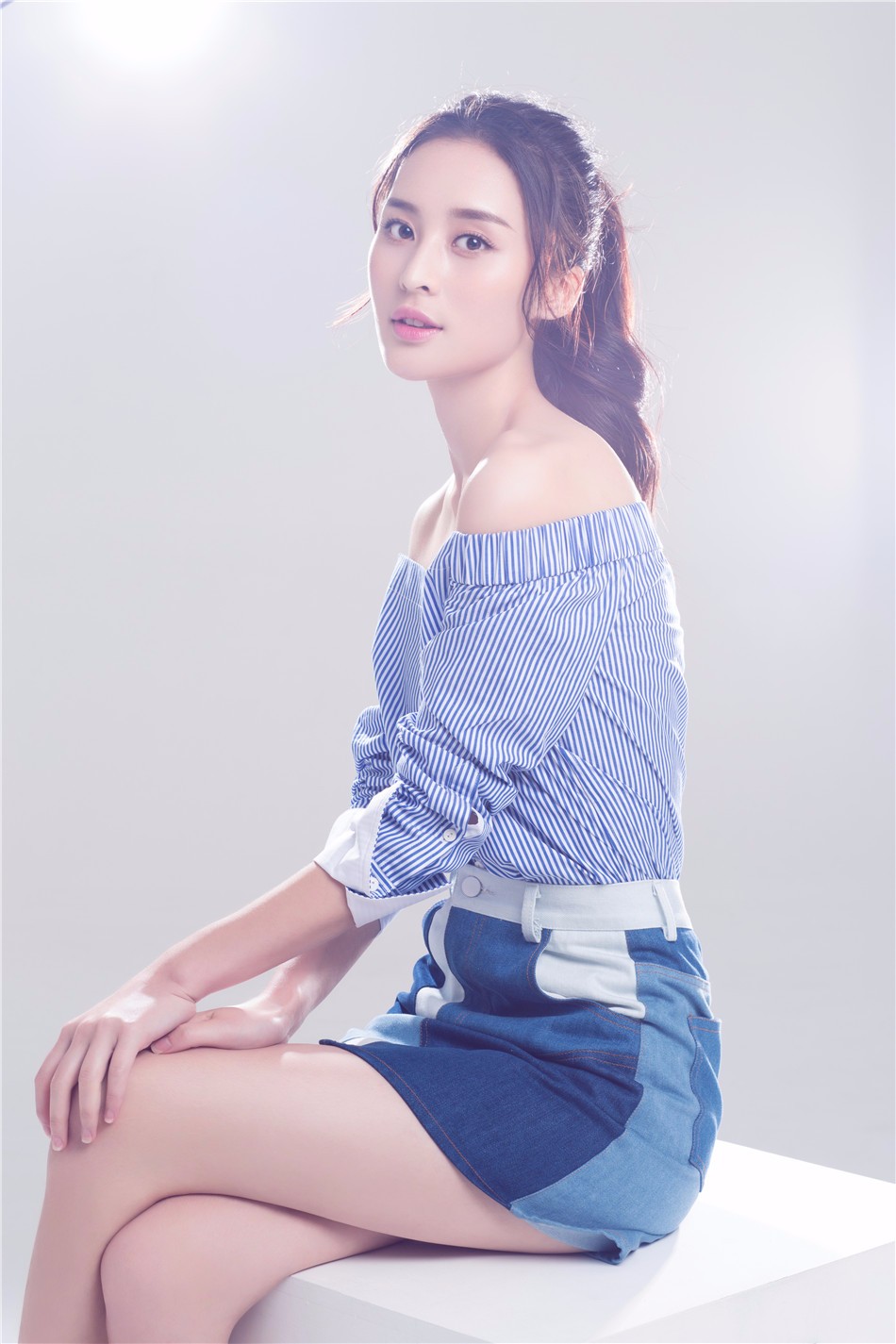 汤晶晶曝清爽率性写真盈盈浅笑暖化人心