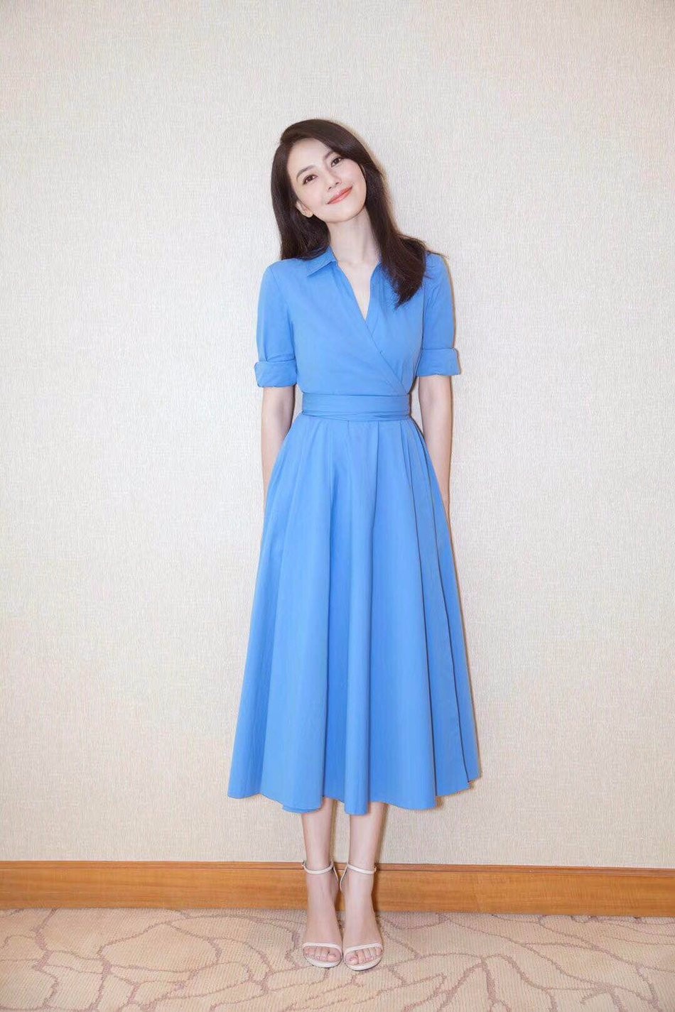 手机游戏吹裙子玩法 吹裙子游戏下载方法