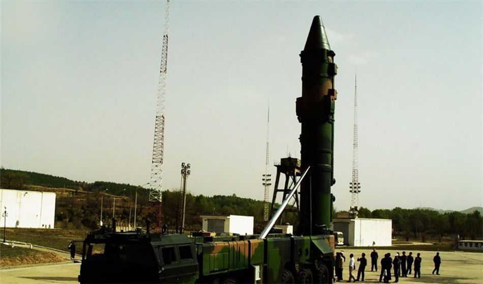 美国海军最忌惮反舰导弹有多厉害?一次齐射就把航母送入海底!