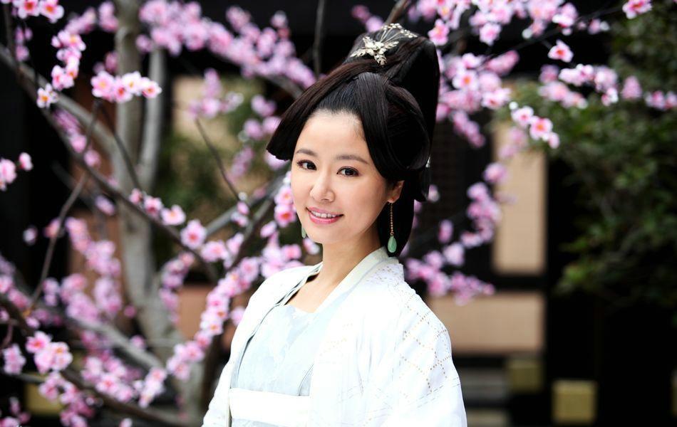 看梅妃江采萍与杨贵妃的宫斗