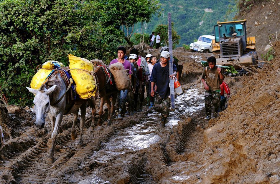 这里被称为"死亡路段",政府巨资开隧道,游客却喜欢走老路!