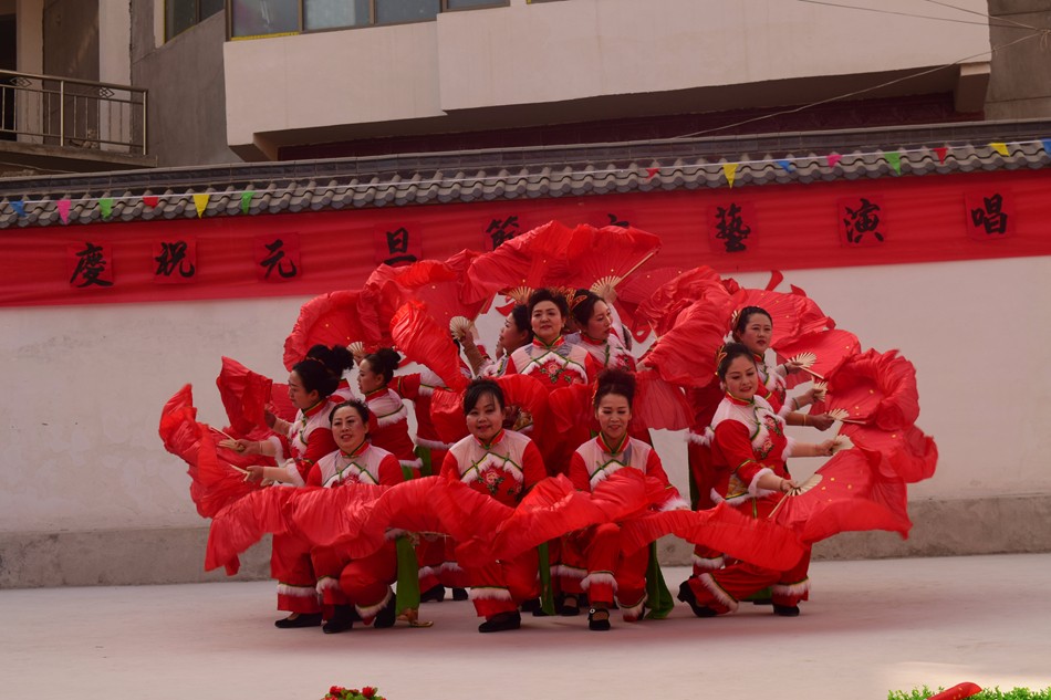 徐建设摄影| 马跑泉镇团庄村举办文艺联欢演出庆元旦