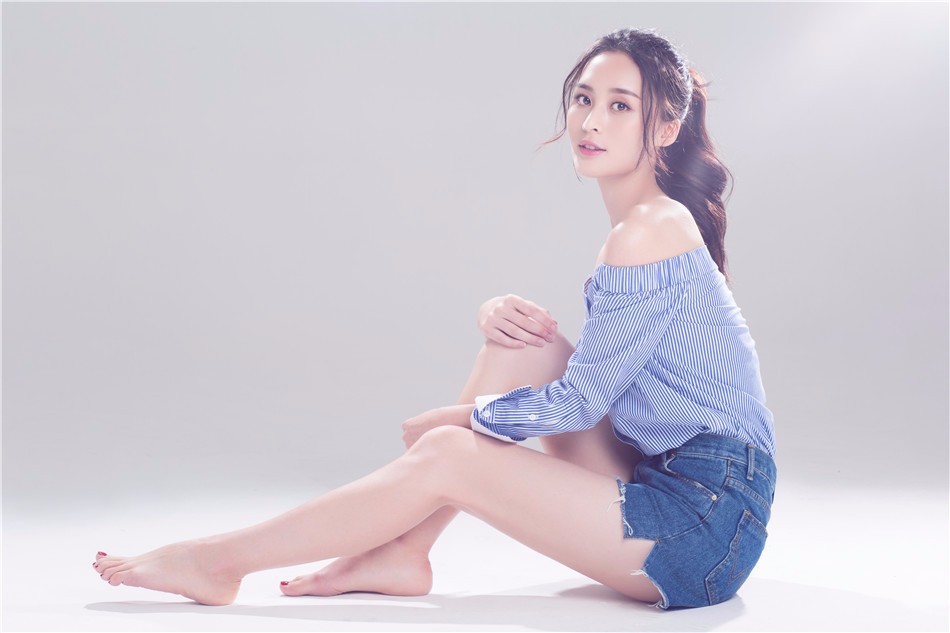 汤晶晶曝清爽率性写真盈盈浅笑暖化人心