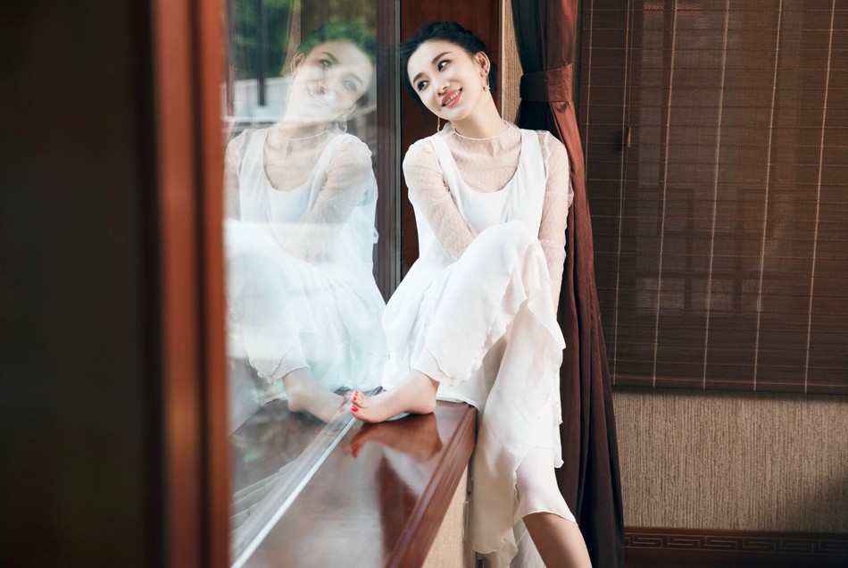 朱子岩治愈系写真 白裙清新萌动仙气十足