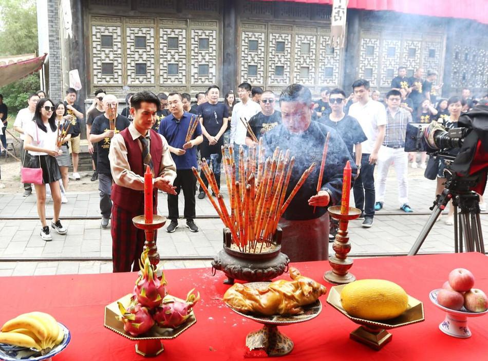 贾冰在《乡村爱情10》登场,与赵本山做亲家,难