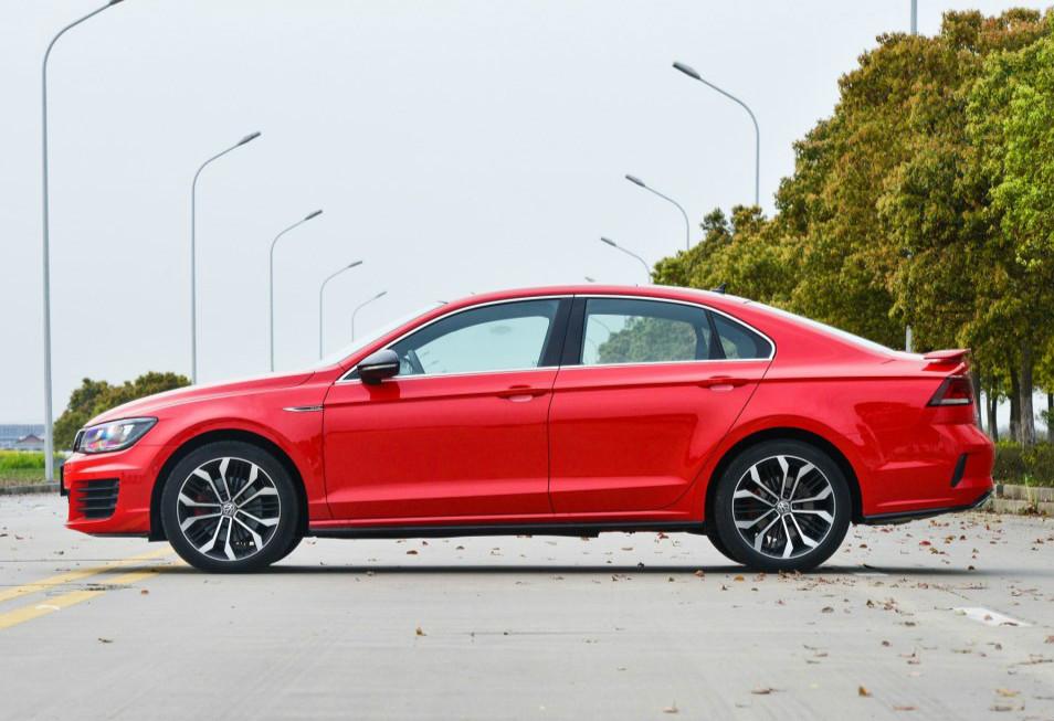 20万以内加速最快的轿跑! 这台车6秒破百, 思域见了都得低头