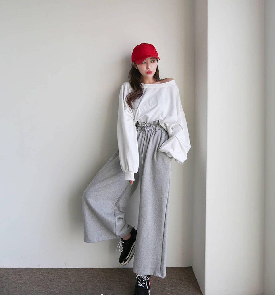 如今韩系风格越来越受广大人群喜爱 喜欢韩系穿搭的小仙女可以跟着