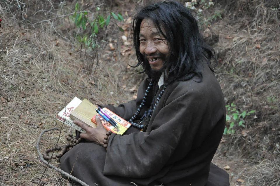 长江边的"苦行僧",野菜连根煮,只为自学古法酿酒