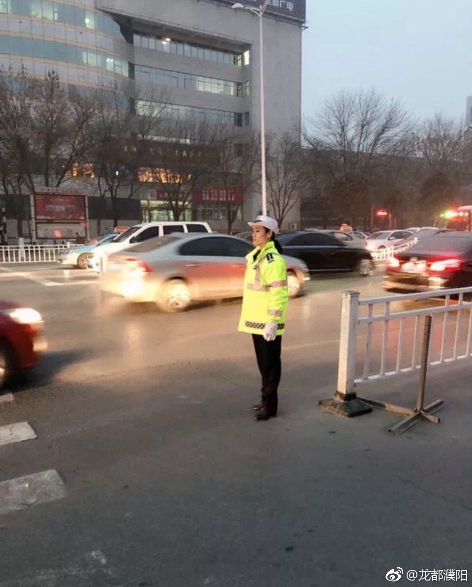 马路上的"警花"交警陈静"站马路"14年,成濮阳唯一的女交警大队长