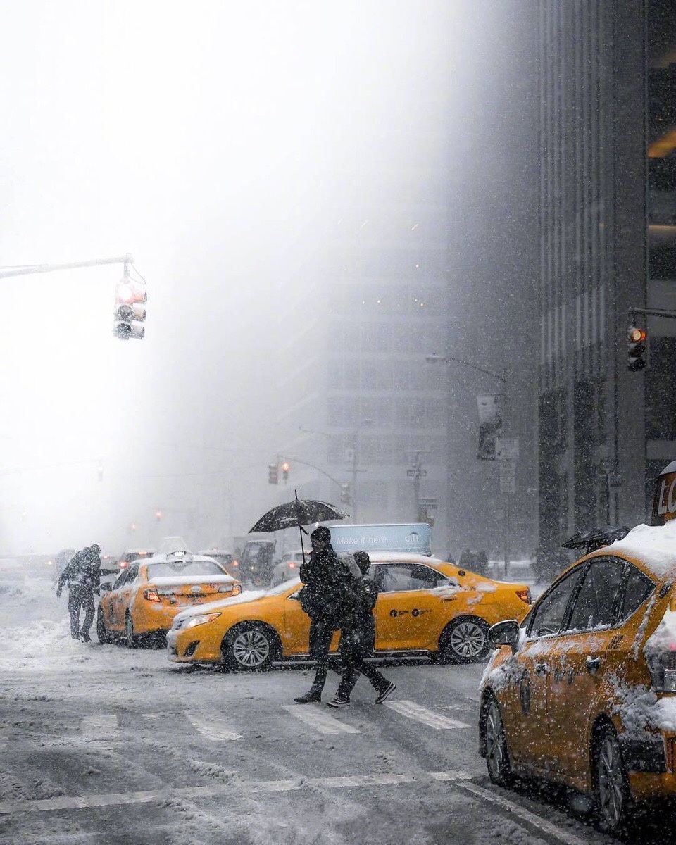 下雪的纽约街头