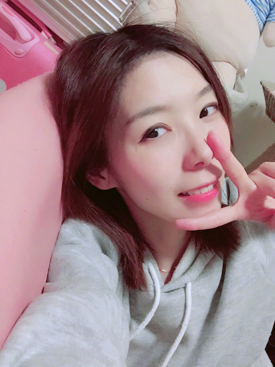 解说小楼上微博热搜,原因竟是她让粉丝舔脚|主播|王思聪|小楼_新浪新