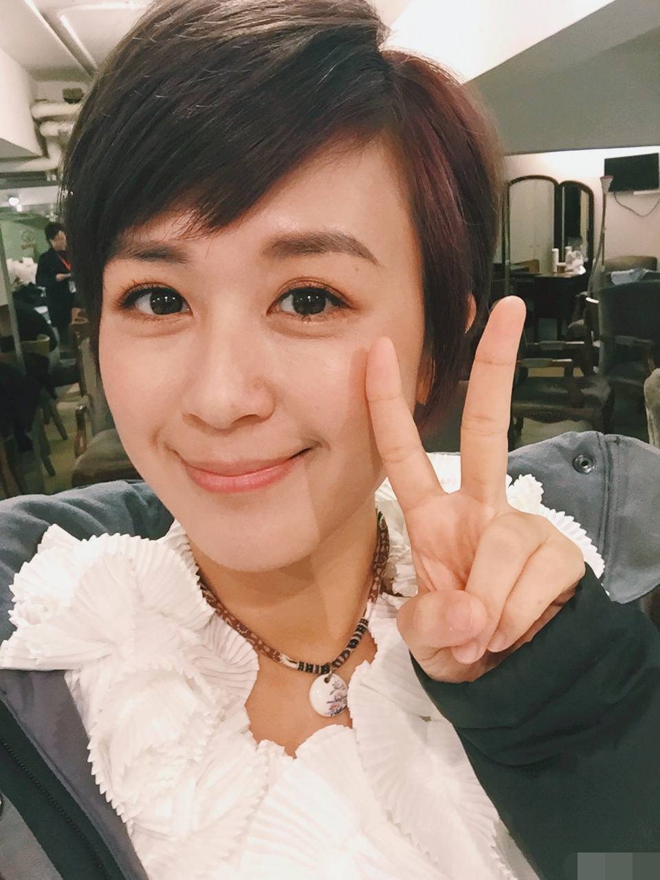 如今的唐宁已经快四十岁了,但是从她的面容上却丝毫看不出来.