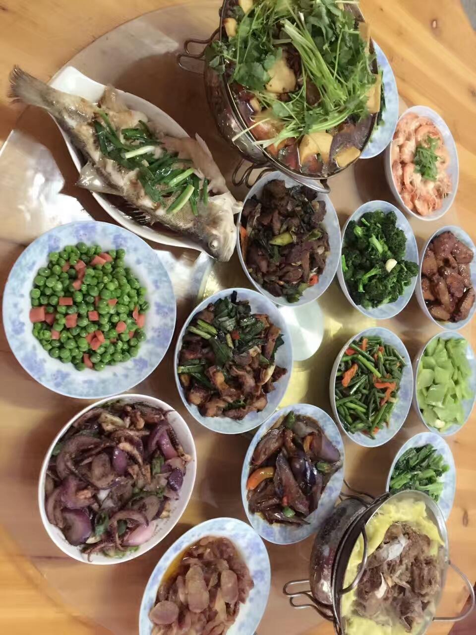 东北人招待朋友的饭菜,就像年夜饭一样丰盛,身为东北人我骄傲