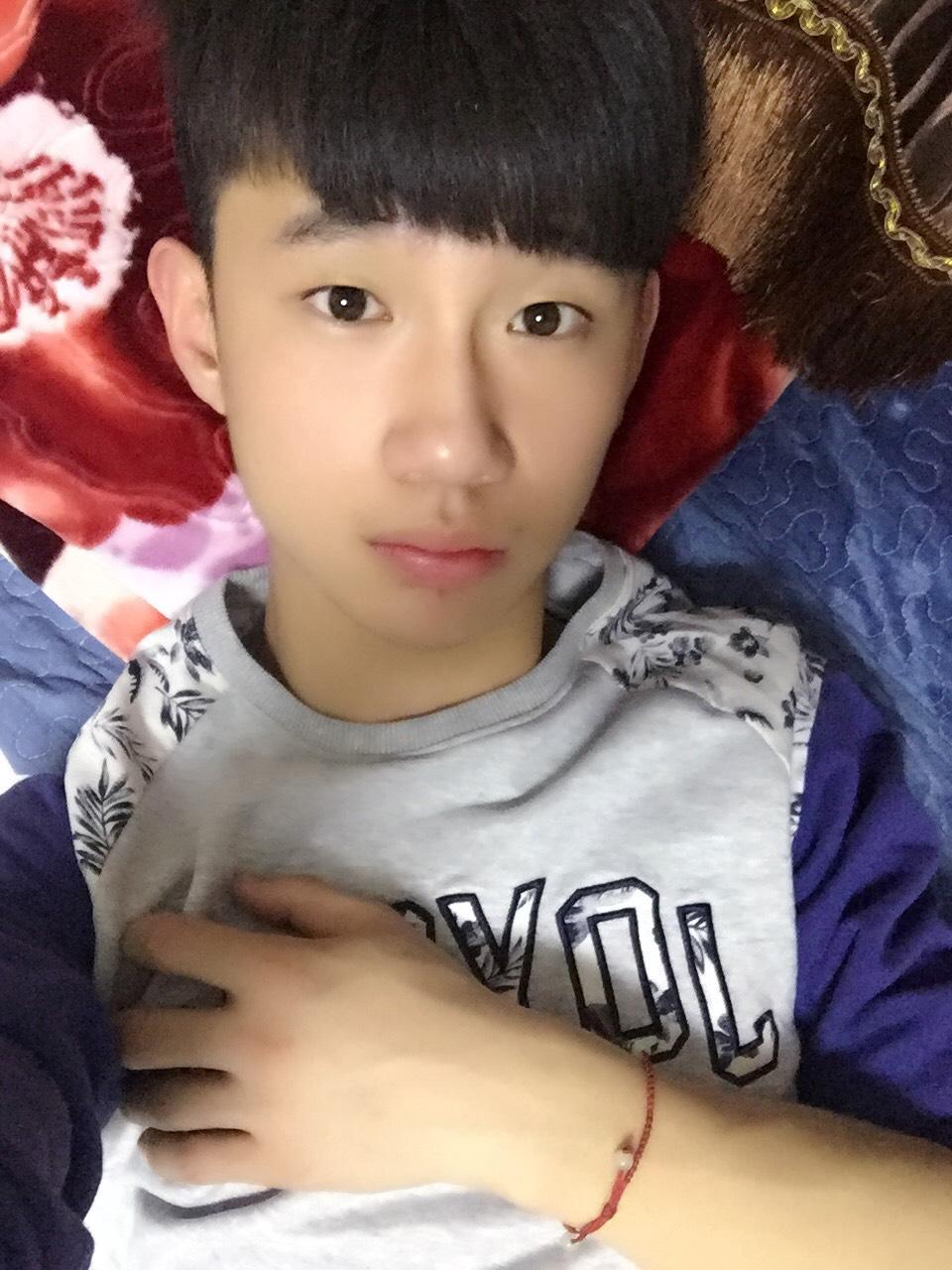 王者荣耀骚白转会斗鱼! 微博一小时超百万转发20万评论! 热搜第一