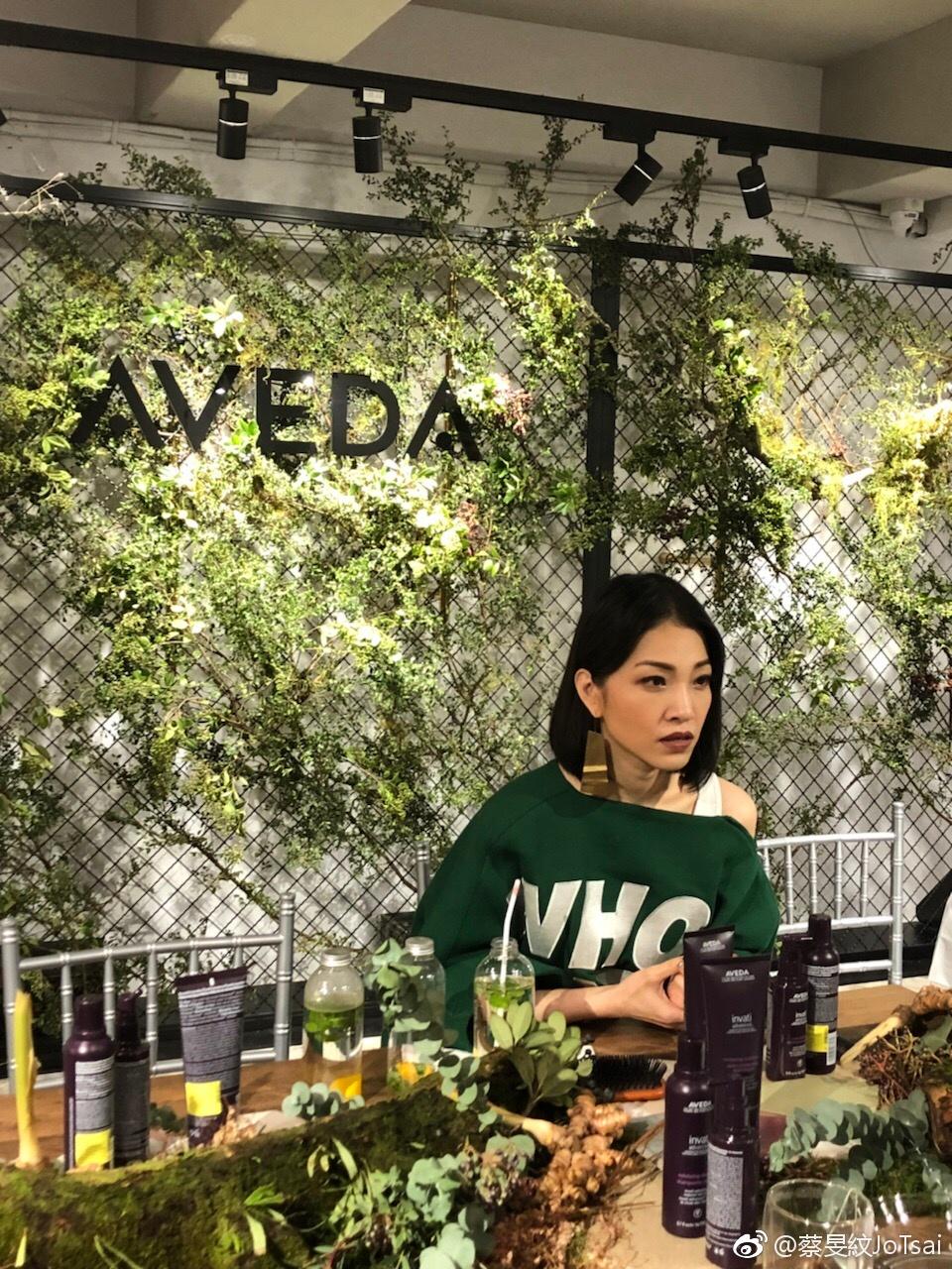 蔡妈生日当天蔡旻纹气质十足,实力碾压亚洲"舞王蔡依林"