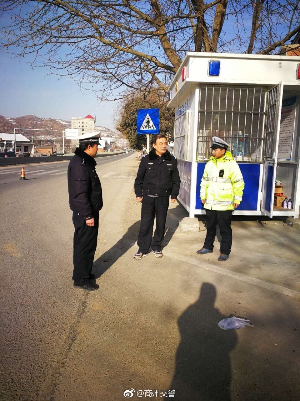 市交警支队事故科领导夜村交警中队检查督导春运期间事故预防工作