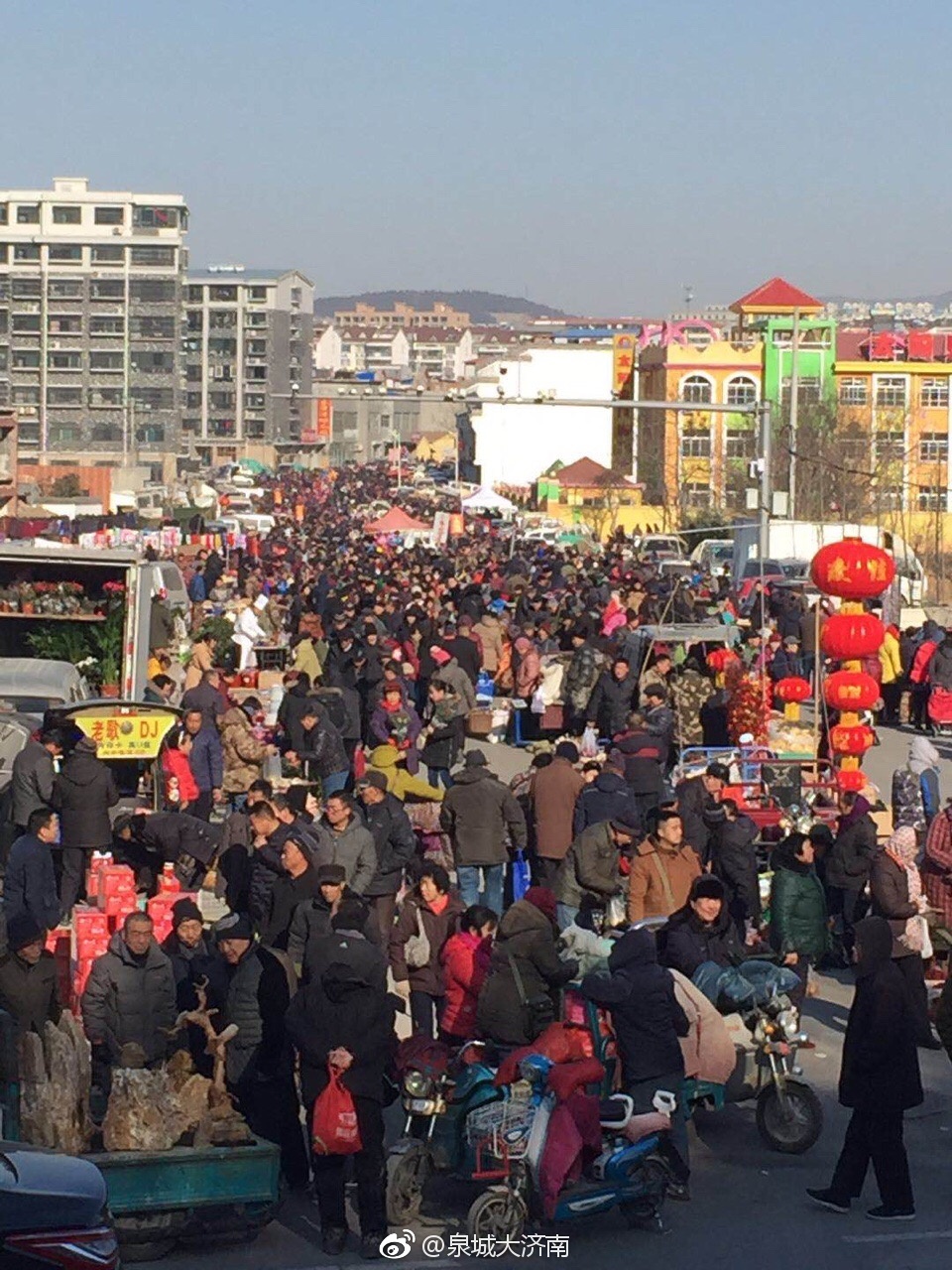临近年关仲宫大集年味十足