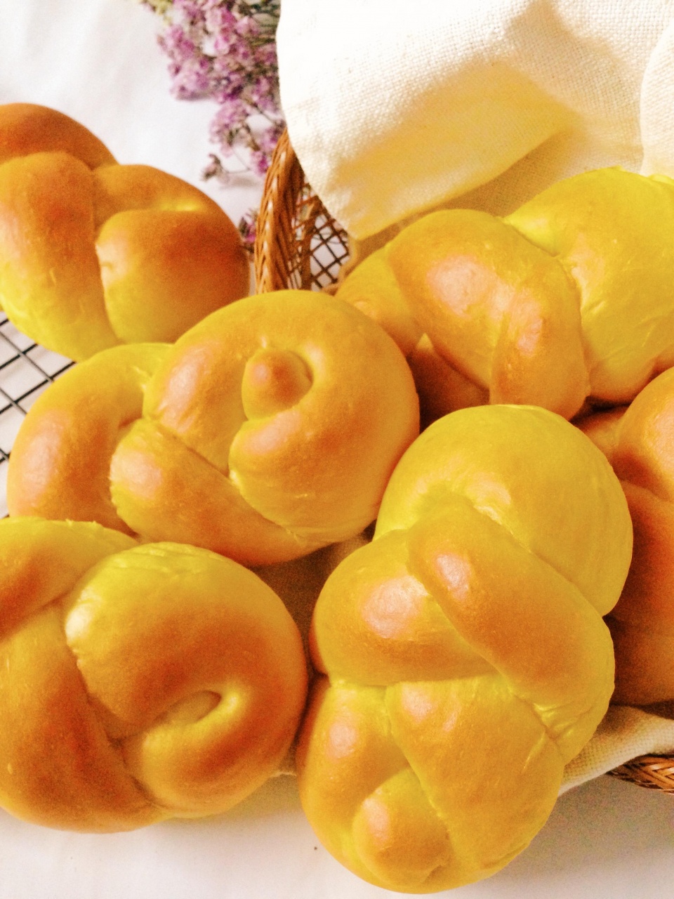 面包加了它美味更营养,南瓜麻花面包