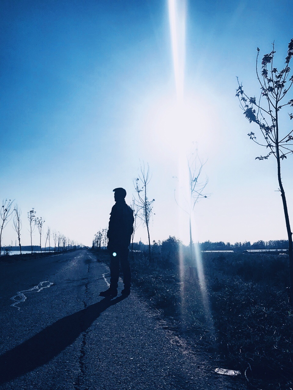 时间的步伐有三种:未来姗姗来迟,现在像箭一样飞逝