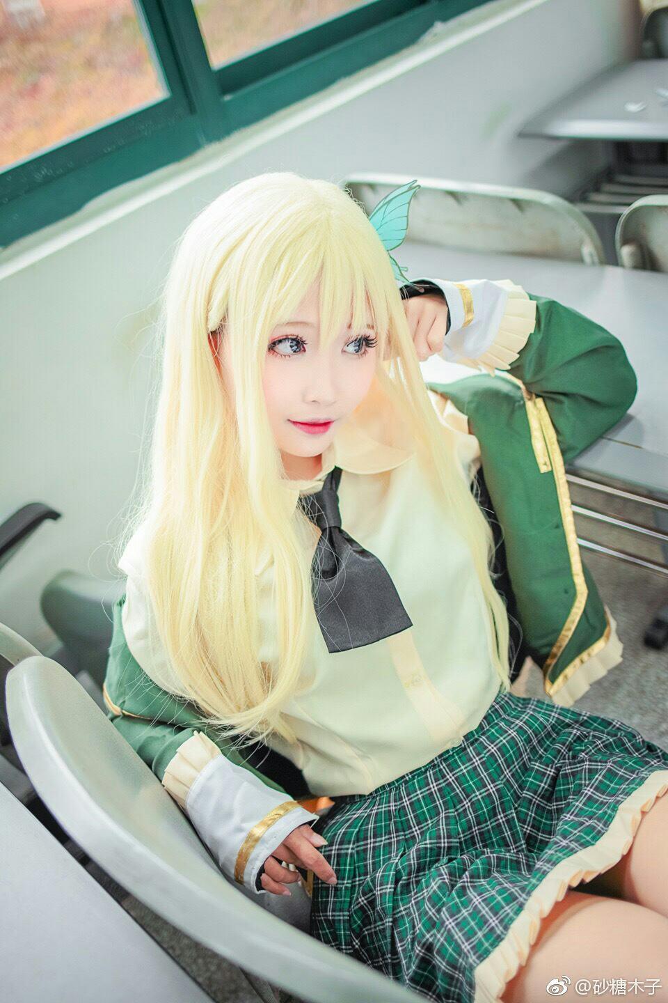 cos正片我的朋友很少次元少女