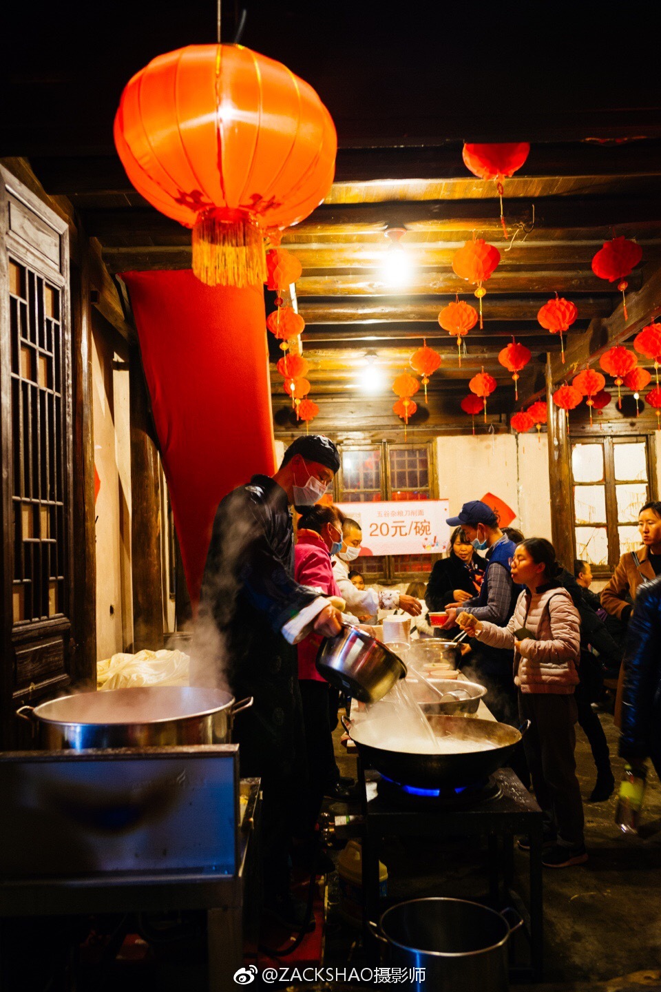 长大了却找不回小时候的年味 只能用镜头慢慢寻找 才发现年的味道就是