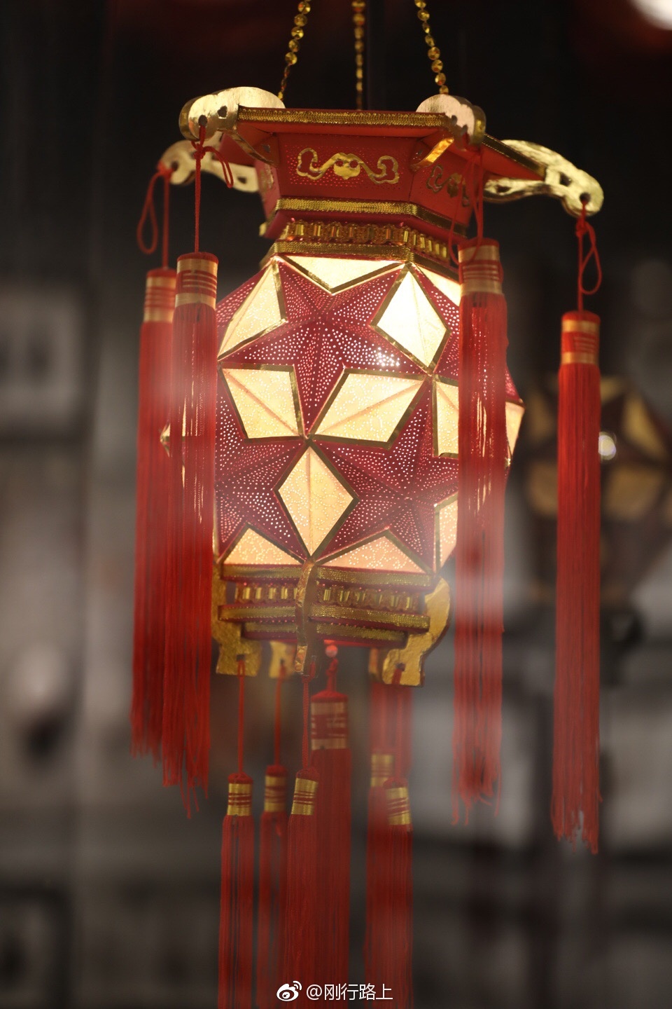 泉州花灯是福建省著名的特色传统工艺品之一每年的农历春节