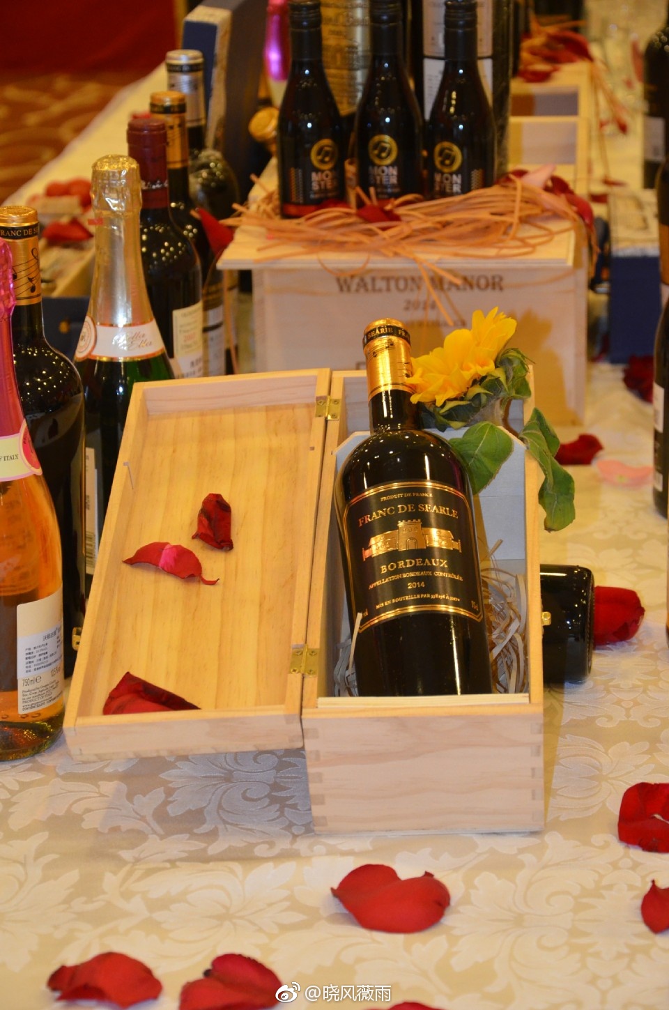 生活需要一杯红酒陪伴不会醉心却能被安慰