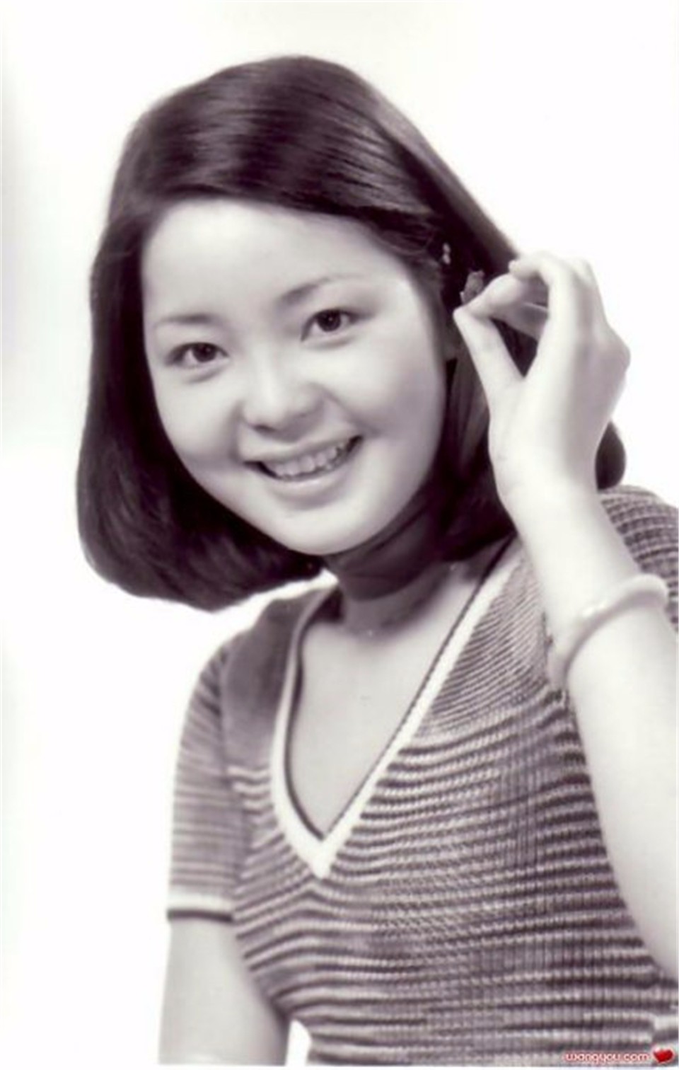 邓丽君罕见旧照从小就是美人坯子网友照片歌声满满全是回忆