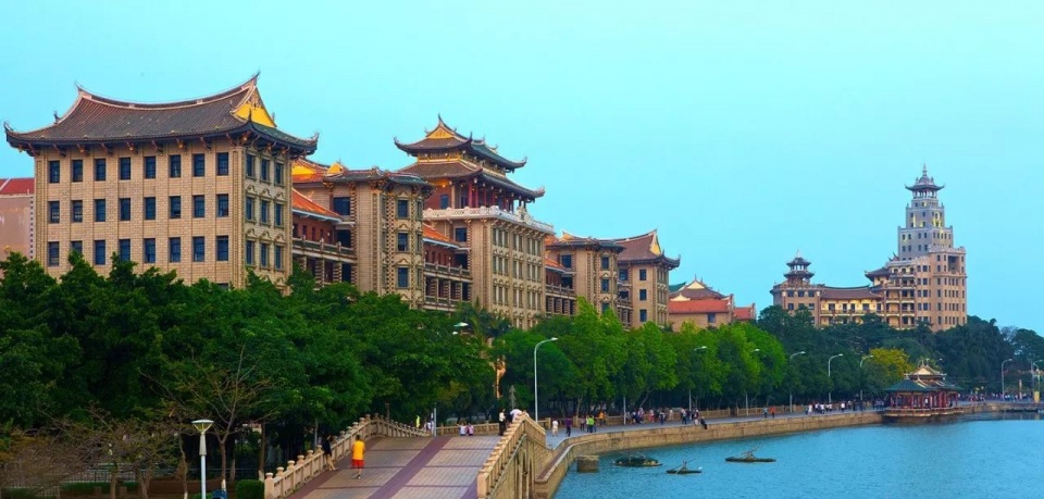 南薰楼已然成为了整个集美学村嘉庚建筑的代表.