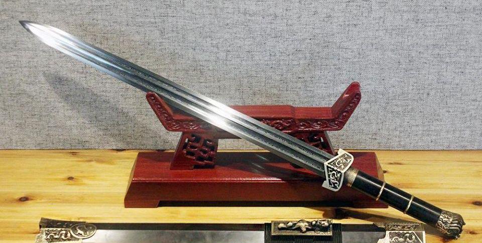 曹操的四大逆天神器,你只知道青釭,倚天剑吗?