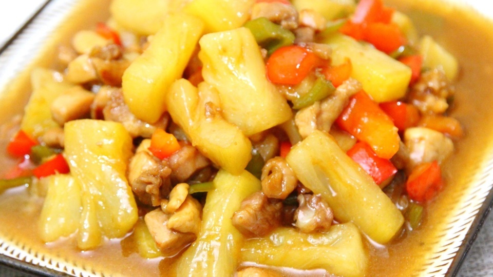 用菠萝炒鸡块,营养吃肉还减肥,做法易学简单,吃一口不放筷