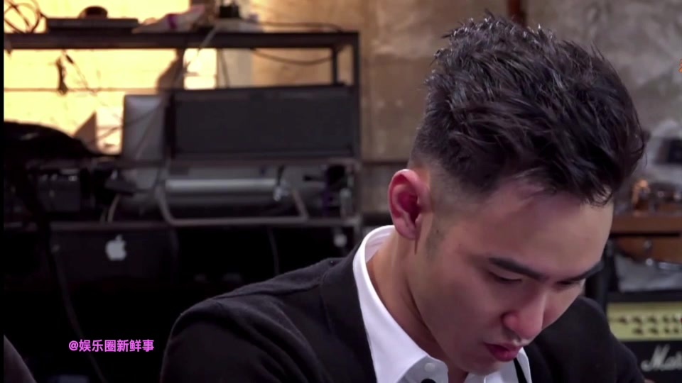 阮经天被狗R,场面失控,感觉狗狗的欲望都是被