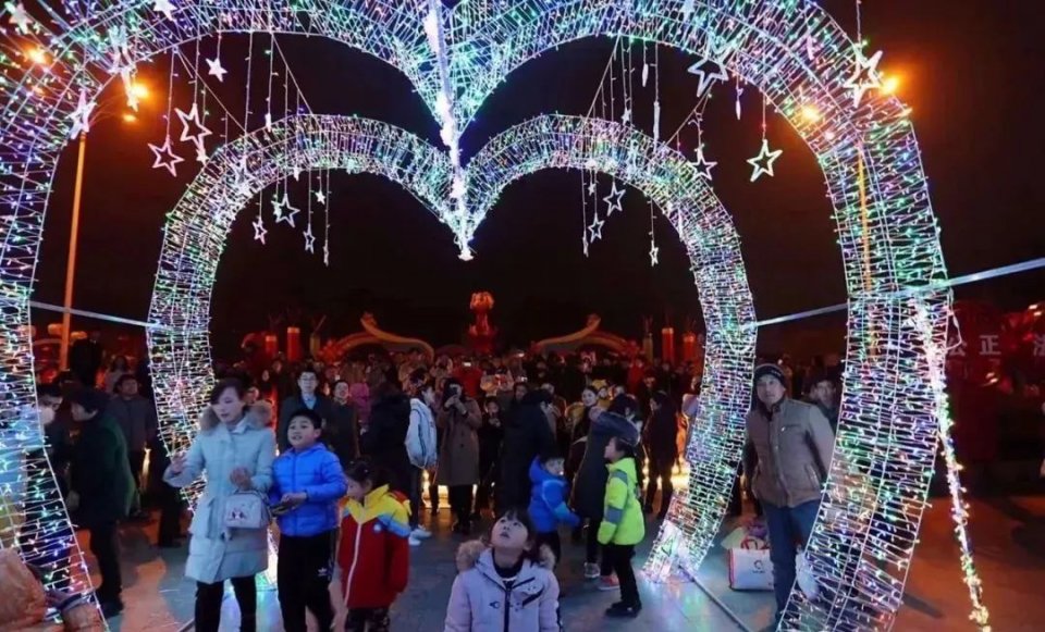 日照元宵灯会色彩斑斓精彩纷呈