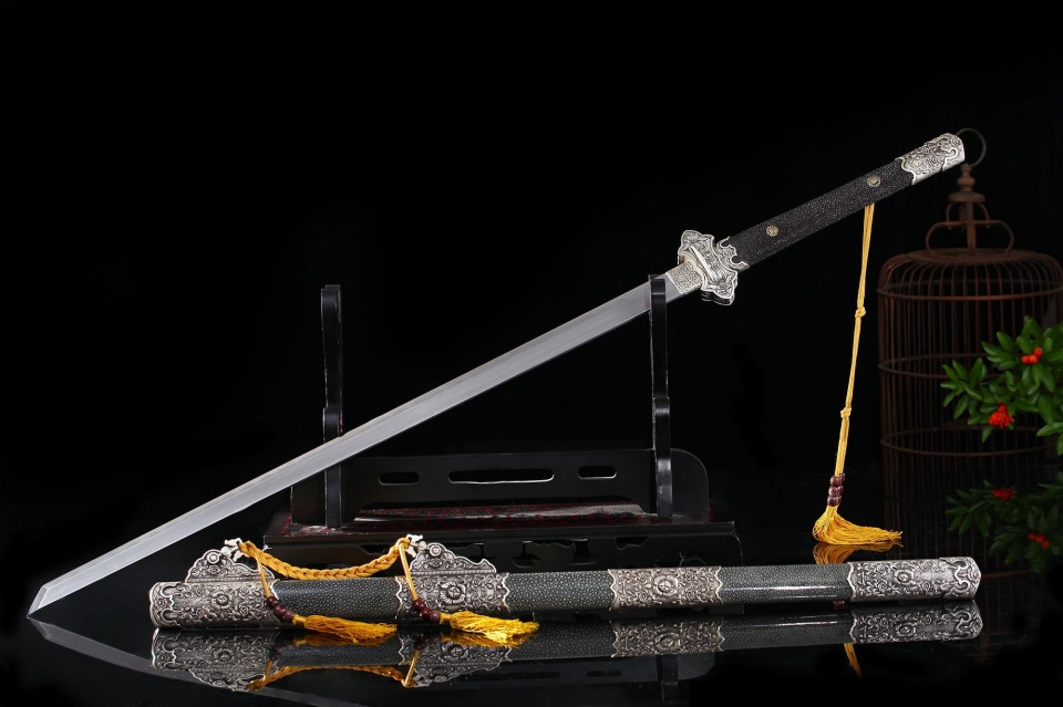 满城尽白发,死不丢陌刀,独抗五十载,怎敢忘大唐?