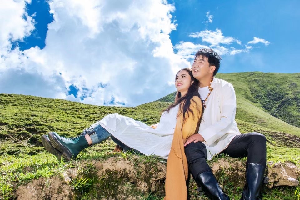这组火遍网络的西藏情侣写真画面温馨已成网友心中范本