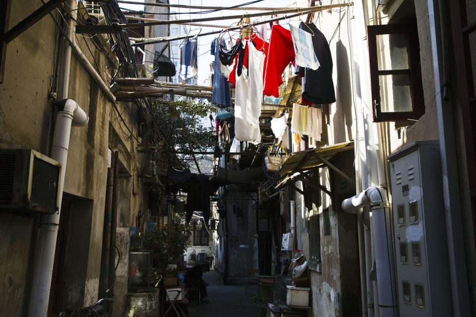 万国彩旗飘扬 华丽上海滩最有特色的一景|上海|弄堂|彩旗_新浪新闻