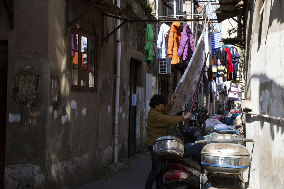 万国彩旗飘扬 华丽上海滩最有特色的一景|上海|弄堂|彩旗_新浪新闻