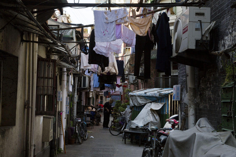 万国彩旗飘扬 华丽上海滩最有特色的一景|上海|弄堂|彩旗_新浪新闻