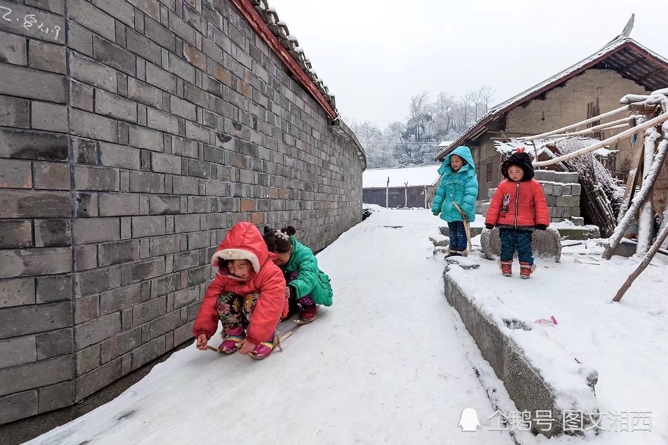 图文湘西117:黛勾唉,下雪了,你家人喊你回家过年啦!