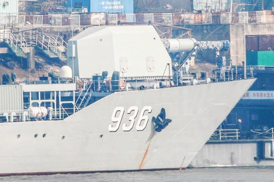 资料图:936号坦克登陆舰上的电磁轨道炮1月31日,中国社交媒体曝光一重