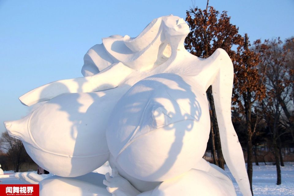 20余万立方米人工造雪雕刻的这些作品,游客玩疯了!