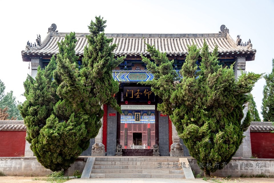 河南省濮阳市南乐县县城西北18公里处的梁村乡吴村的仓颉陵庙,占地2.