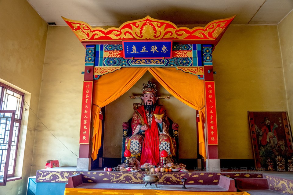 沧州财神庙,2个武财神1个文财神共处一室,善男信女该信谁拜谁呢