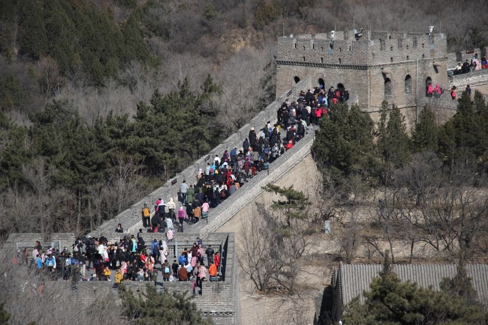 春节假期八达岭长城挪不动步,网友戏称"人肉长城"